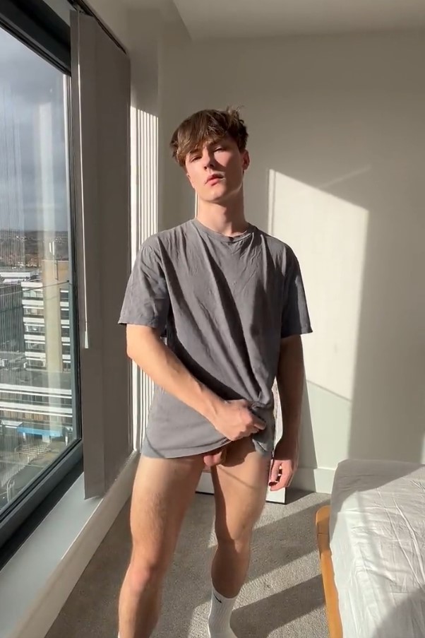 KodyTwink (@kodytwink) gay tiktok standing wearing gray tshirt