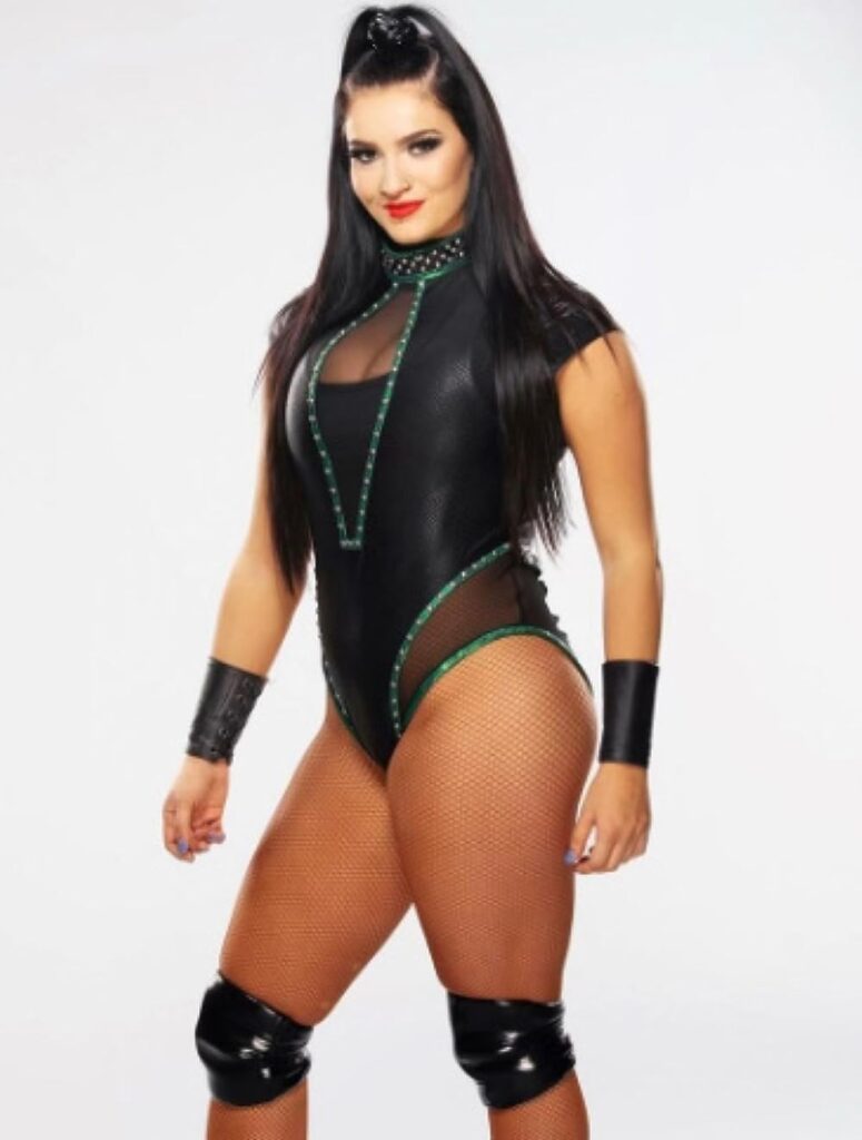 WWE Diva Turned OnlyFans Model nommé Steph De Lander @stephdelander portant un costume une pièce