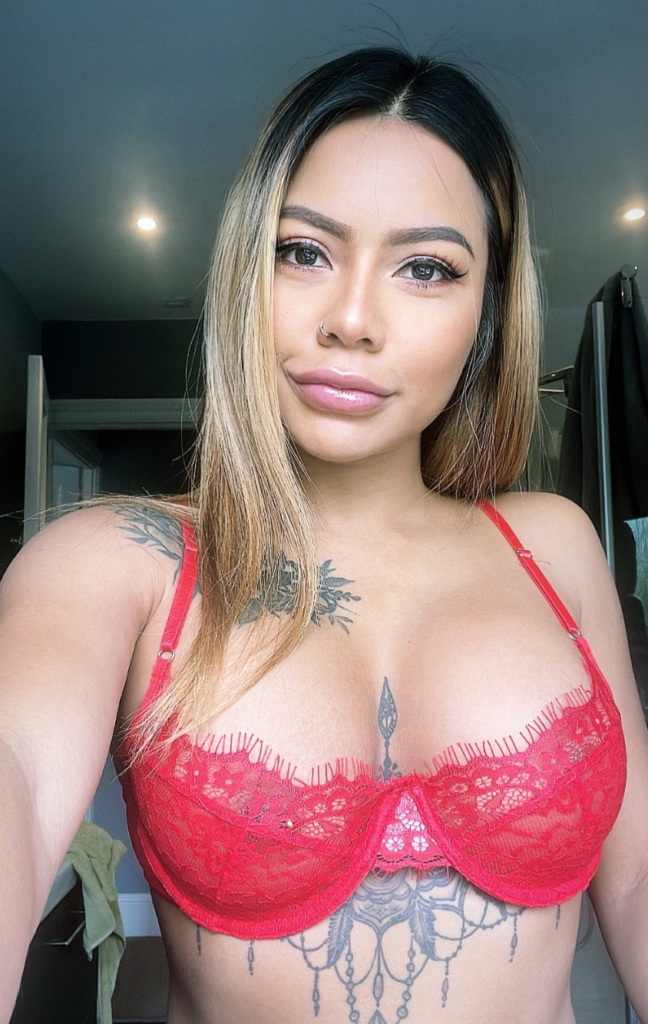 Sexy Photo of Blonde Asian OnlyFans Model Named Kylie Asian - @asiankylie taking selfie