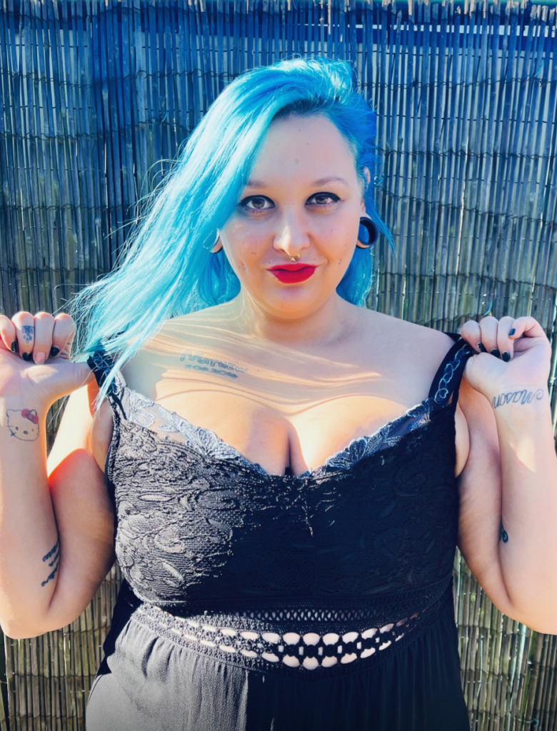 Belgien OnlyFans Model sexy Foto Julie Jellyfish – @juliejellyfishvip trägt Kleid