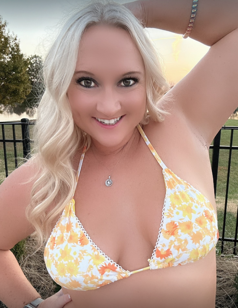 @bouncybritney1 Chubby OnlyFans model sexy photo wearing yellow bra