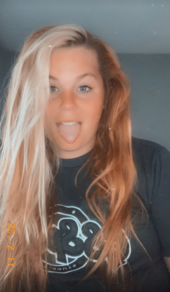 @thedrunkblonde iowa onlyfans model tounge out selfie