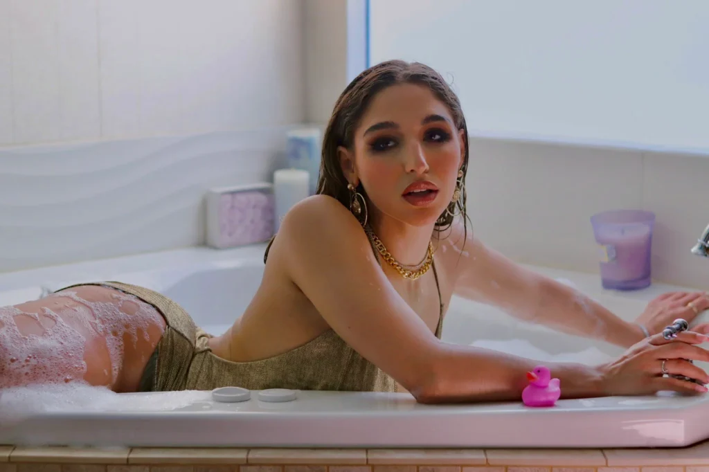 Abella Danger (@abelladangervip) onlyfans model picture in bathtub