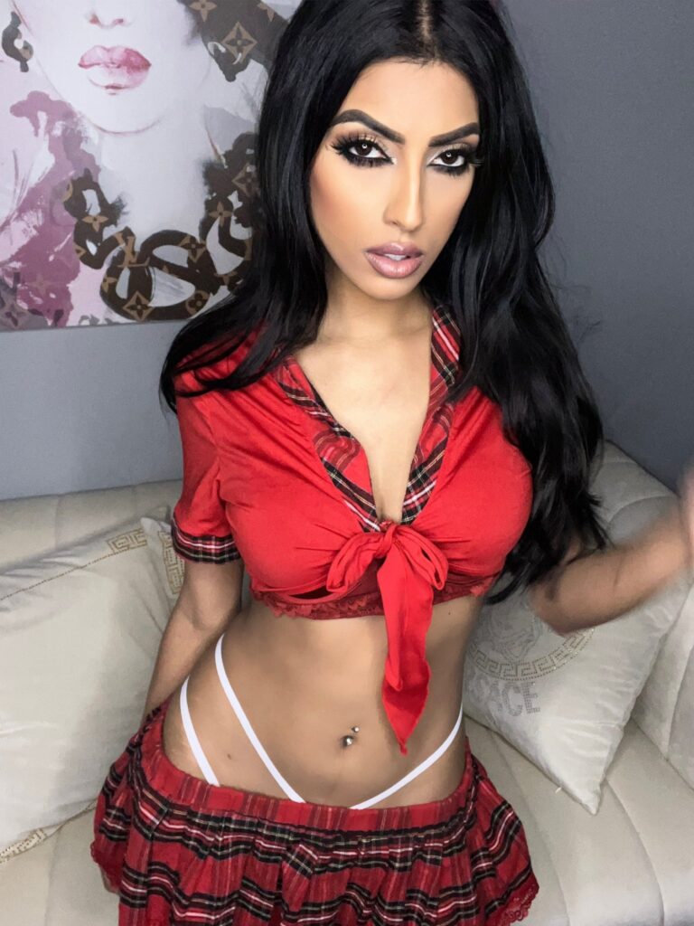 Hot indian babe @badgyalshaw who makes rating on dick at onlyfan. She's a proud model punjabi wearing red top showing big boobs.